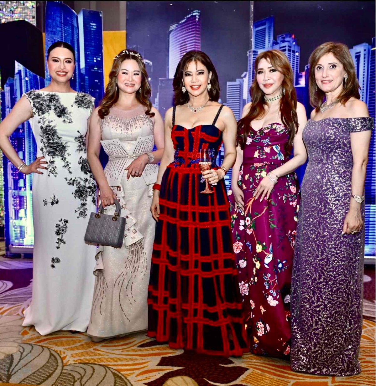 Amazing group: Tiffany Cuña, Brenda Ngo, the columnist, Ruby Chua and Georgette Wilson.